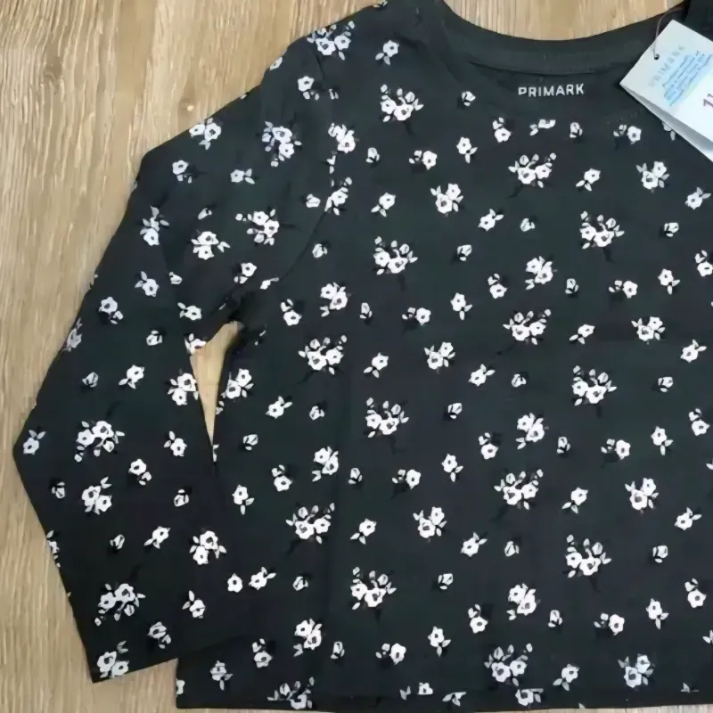 Enguatada negra con flores blancas 