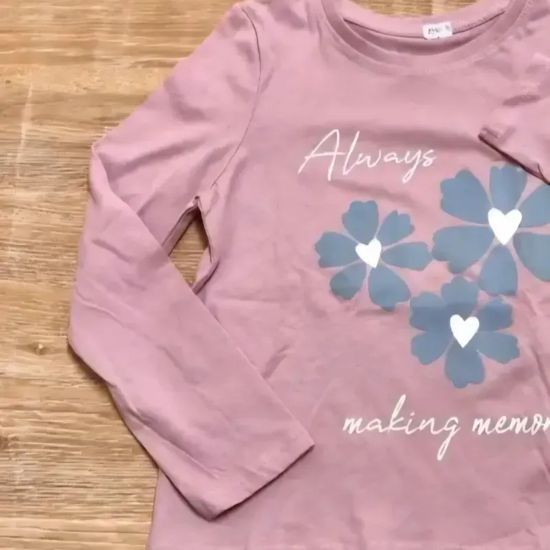 Enguatada rosada con flores