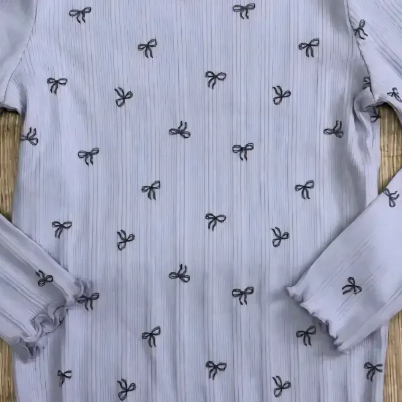 Enguatada violeta con lazos