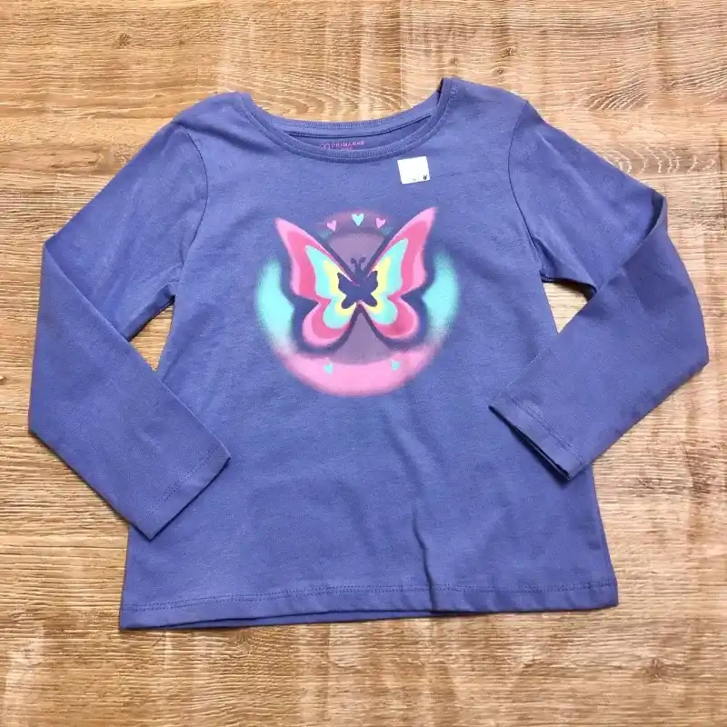 Enguatada violeta de mariposa 