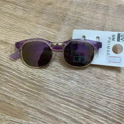 Gafas con armadura de color violeta 