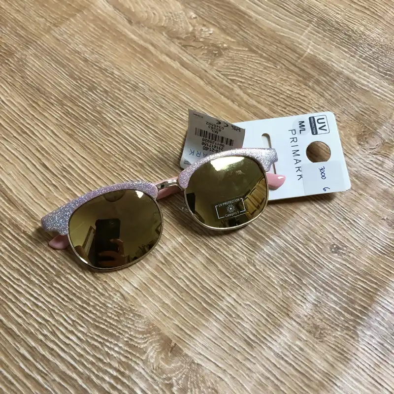 Gafas con armadura rosada 