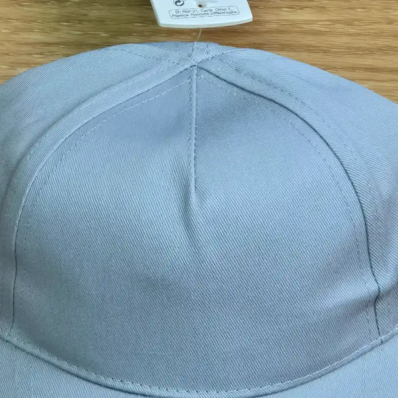Gorra color gris