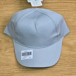 Gorra color gris