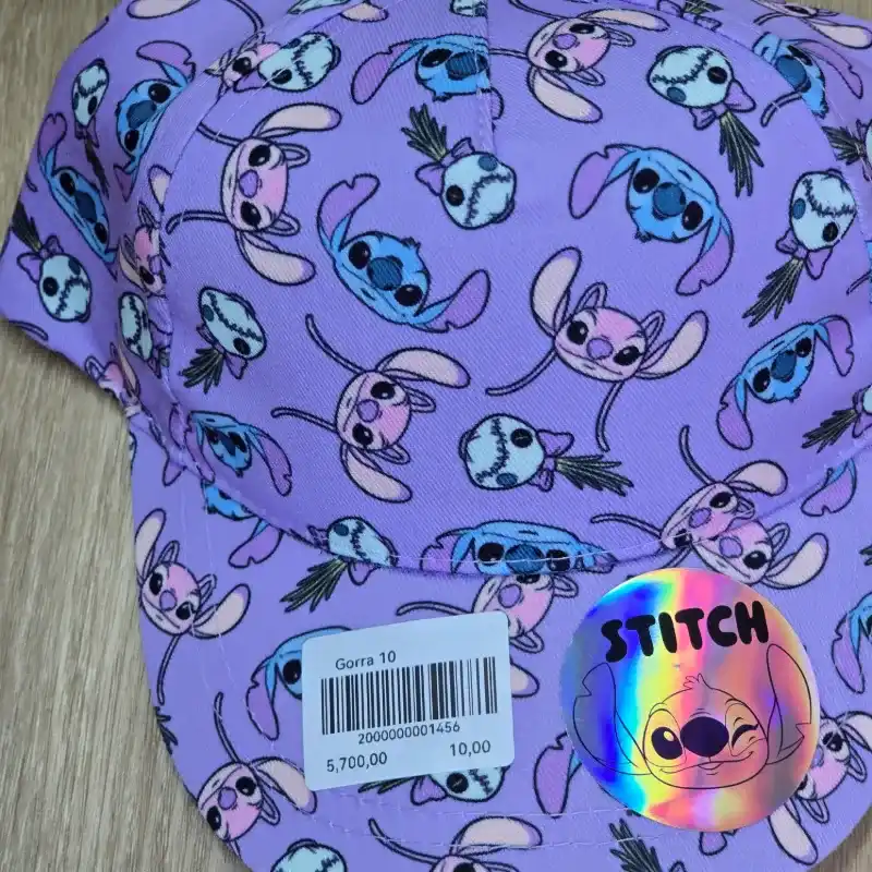 Gorra color morado de Stich y Angel