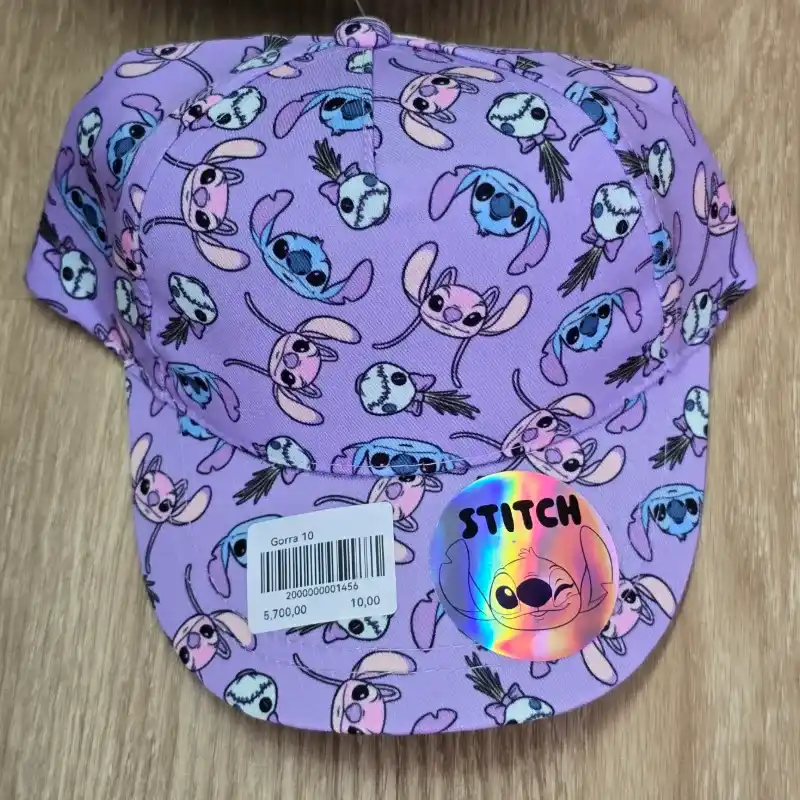 Gorra color morado de Stich y Angel