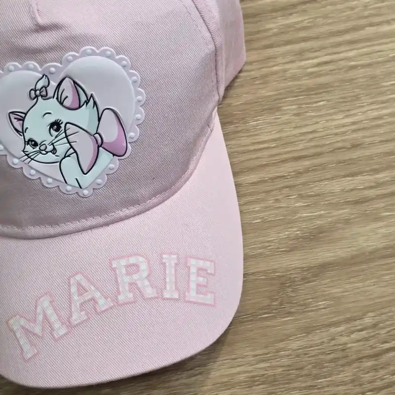 Gorra color rosa de Marie