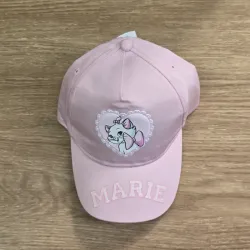 Gorra color rosa de Marie