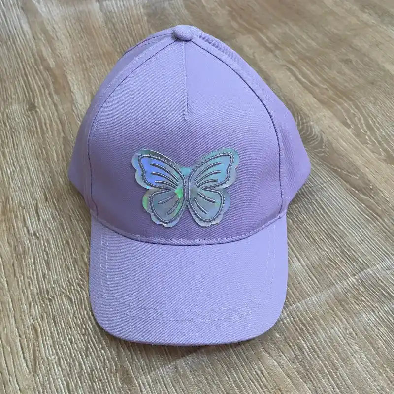 Gorra con mariposa 