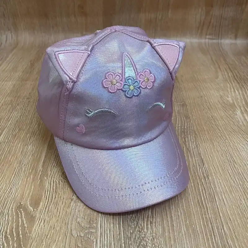 Gorra de unicornio con orejitas color rosado