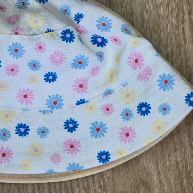 Gorro con flores para bebes