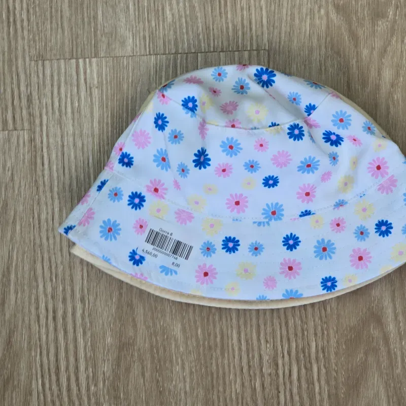 Gorro con flores para bebes