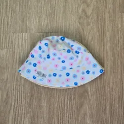 Gorro con flores para bebes