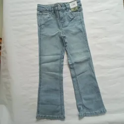 Jean azul claro de patas anchas
