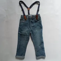 Jean con tirantes 