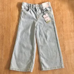 Jean de pata ancha de color claro