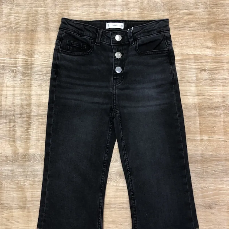 Jeans Flare Mango color negro