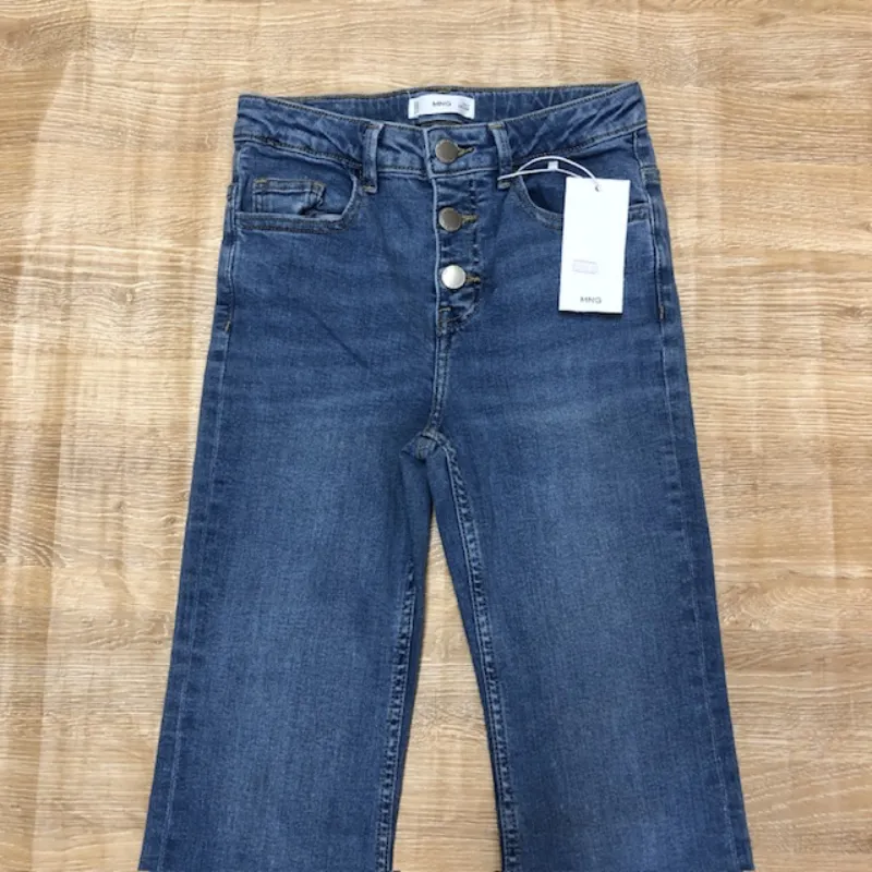 Jeans Flare Mango de mezclilla