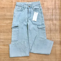 Jeans Mango con bolsillos a los lados