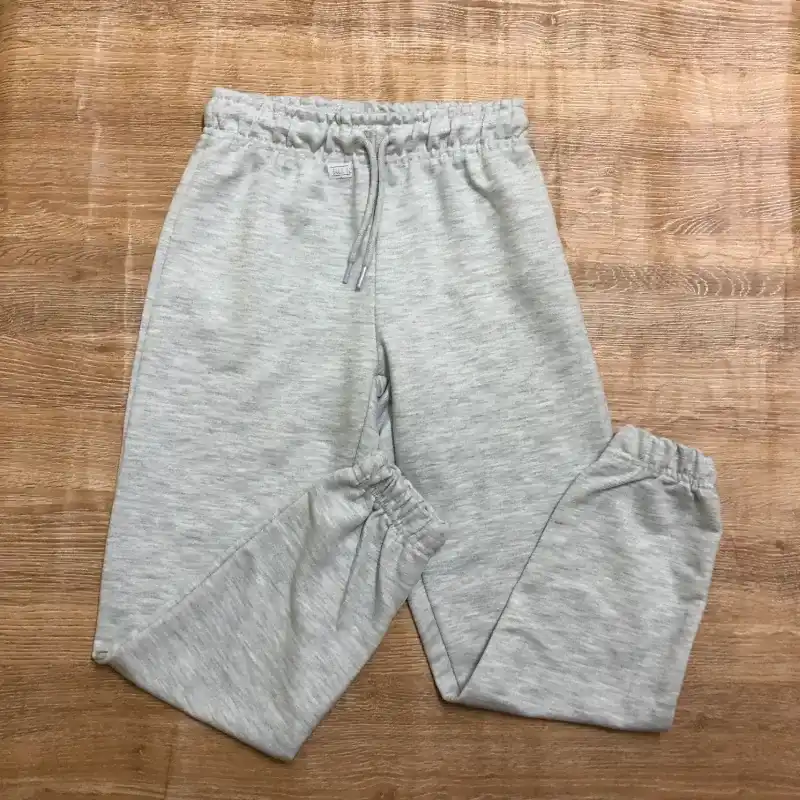 Jogger color gris 