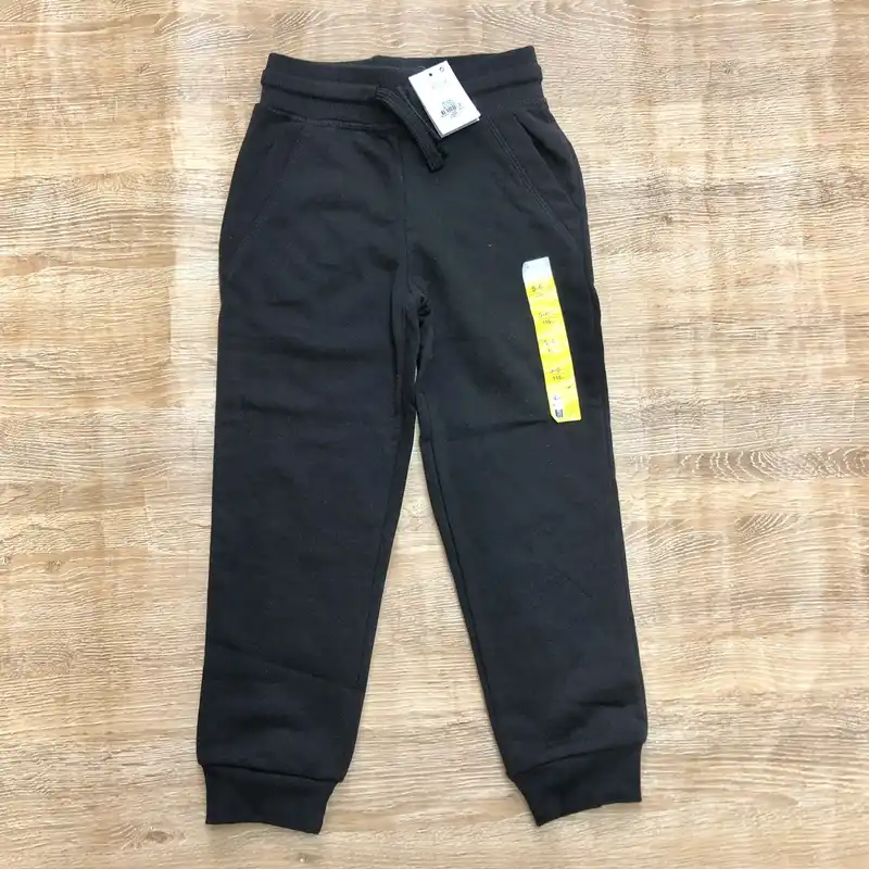 Jogger color negro 