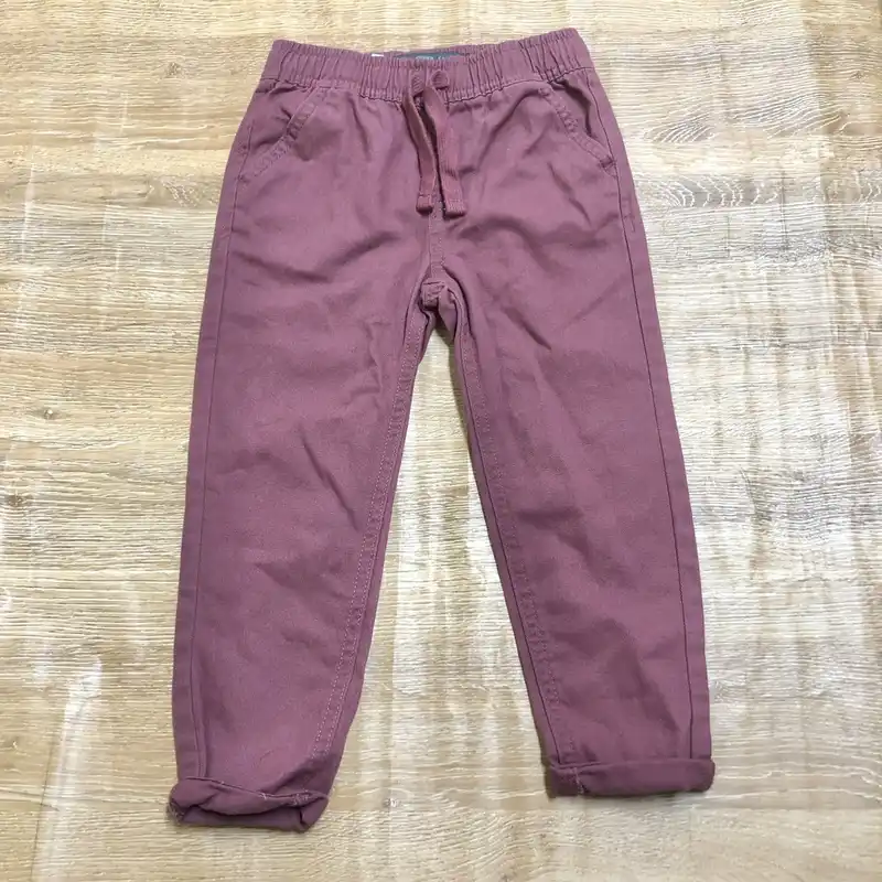Jogger color rojo vino 