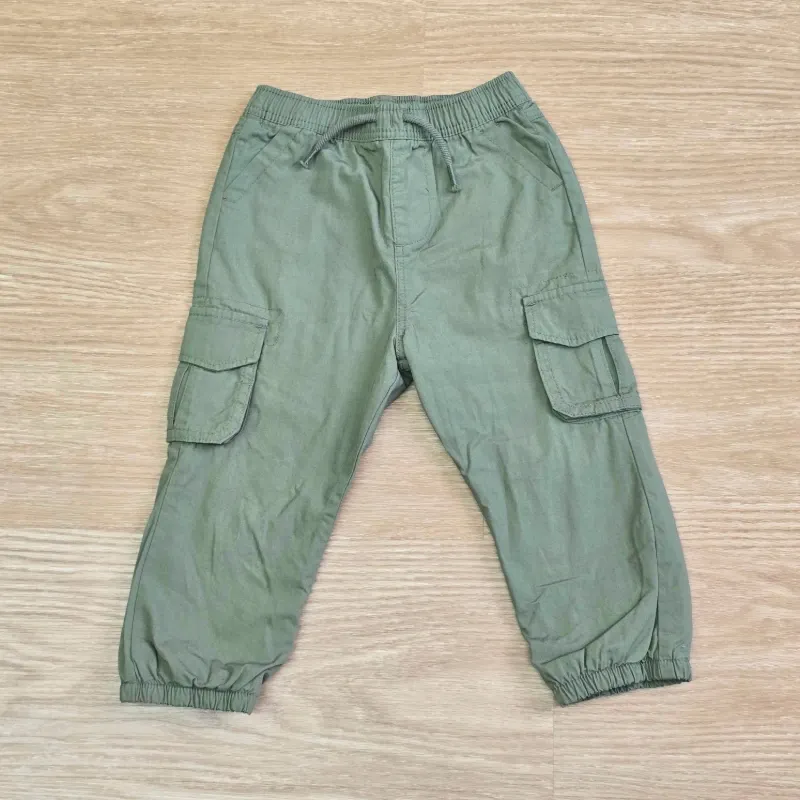 Jogger color verde cargo