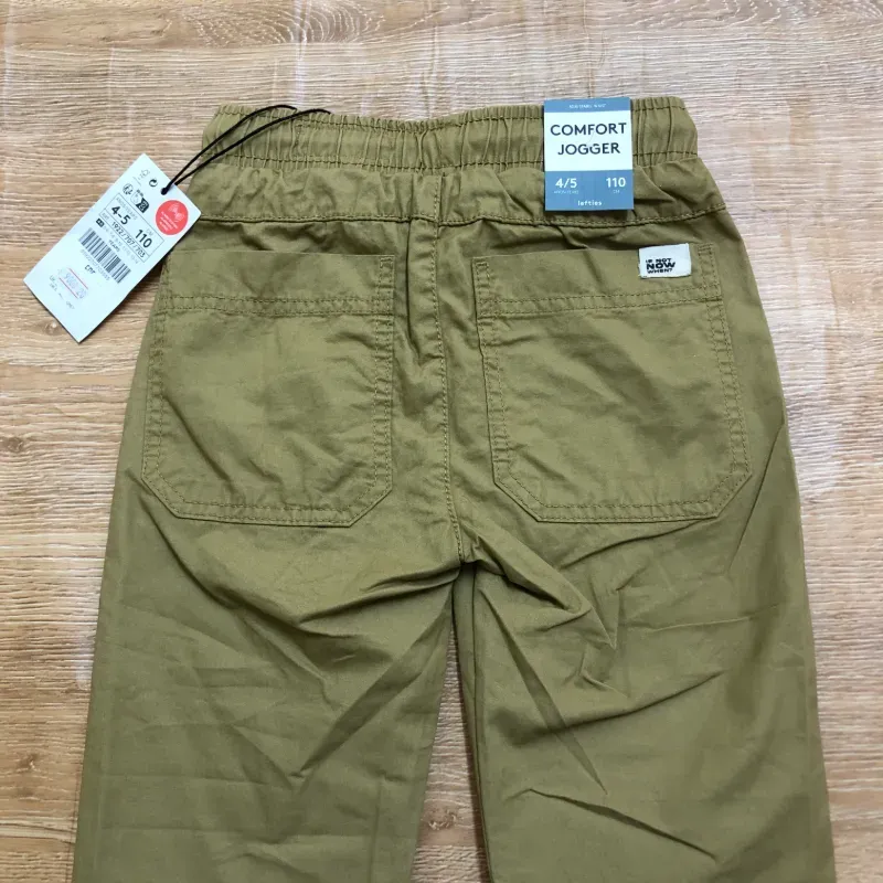 Jogger color verde olivo 