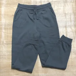Jogger de felpa color gris oscuro