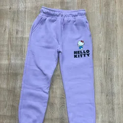 Jogger de Hello Kitty color violeta 