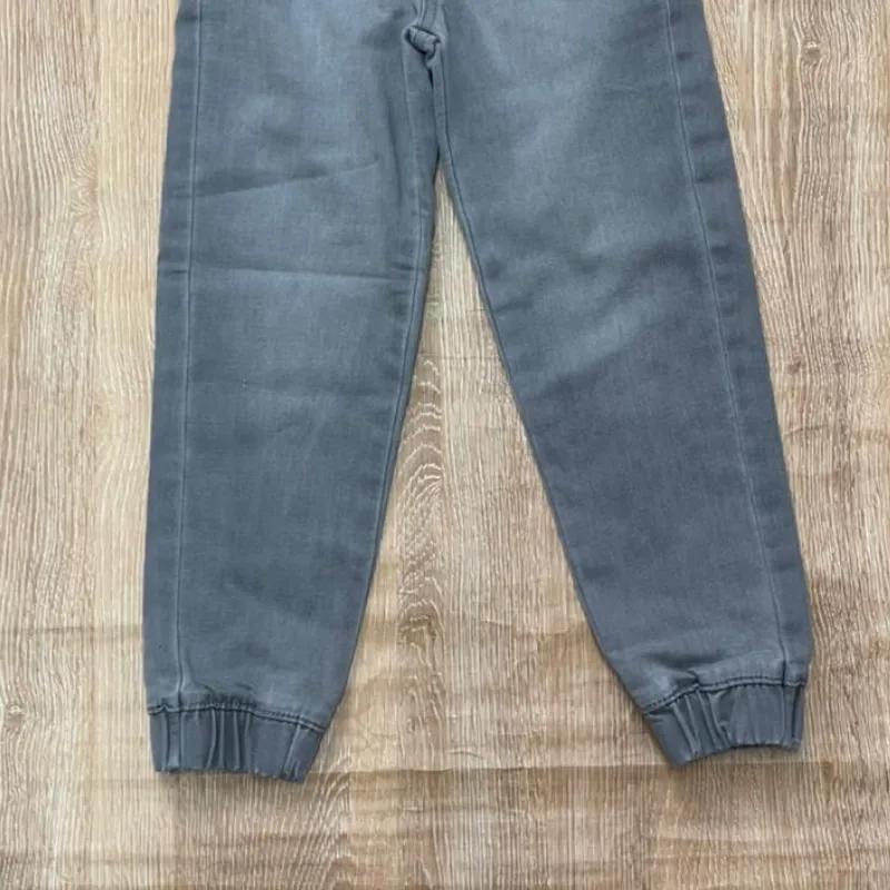 Jogger de mezclilla color gris