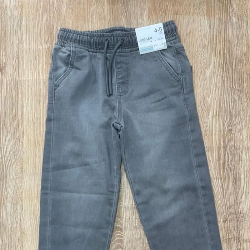 Jogger de mezclilla color gris