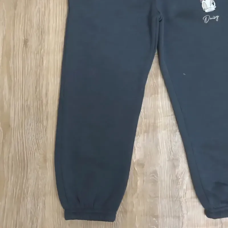 Jogger de Minnie y Daisy color gris 