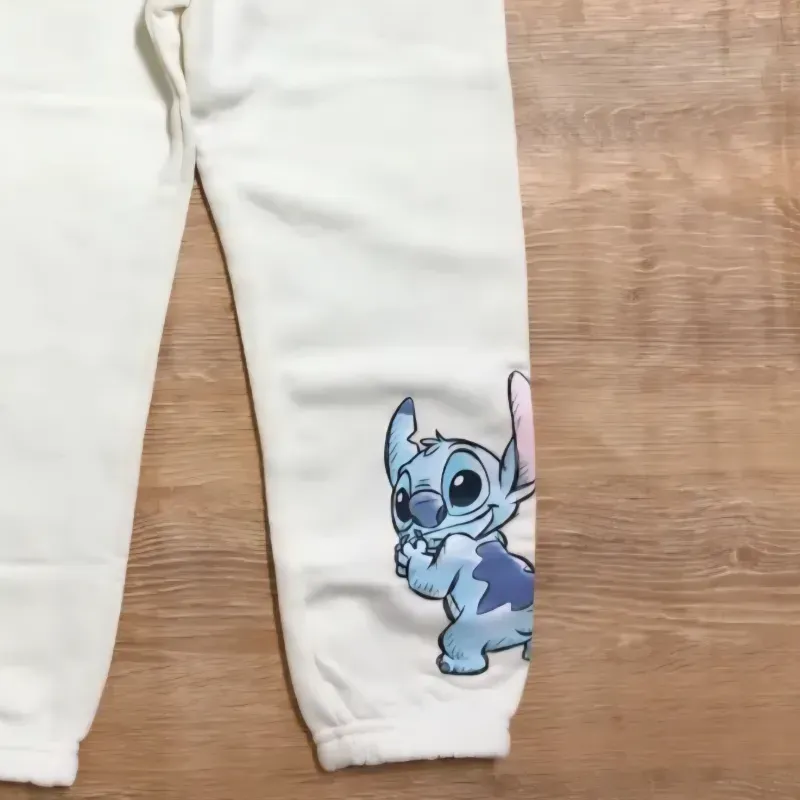 Jogger de Stitch color amarillo