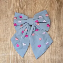 Lazo color azul con corazones