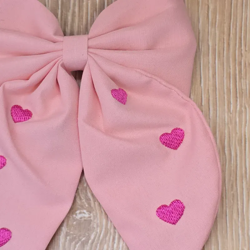 Lazo color rosa con corazones