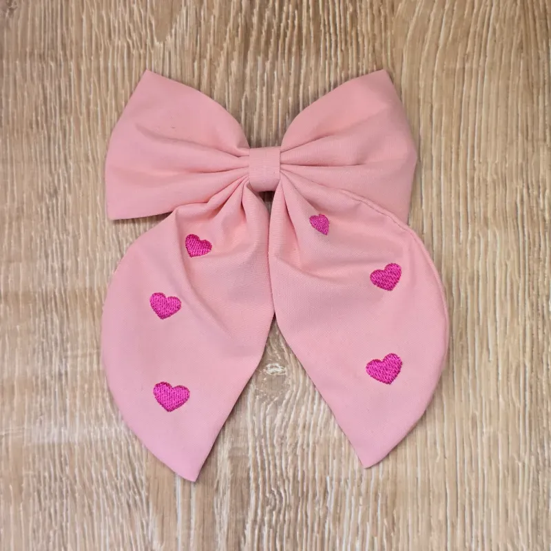 Lazo color rosa con corazones