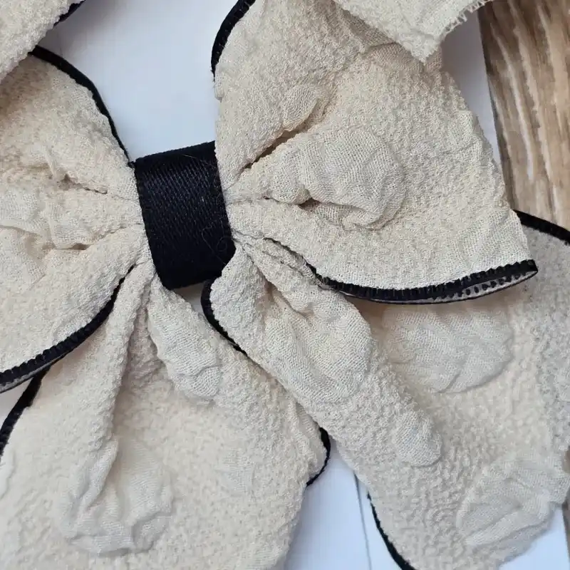 Lazos Bordados color Beich