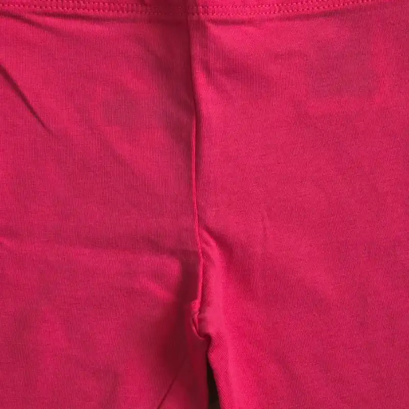 Leggin corto rosa fucsia.