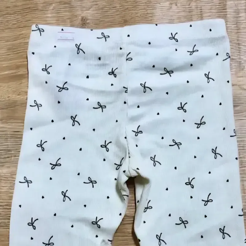 Legging blanco con lazos negros