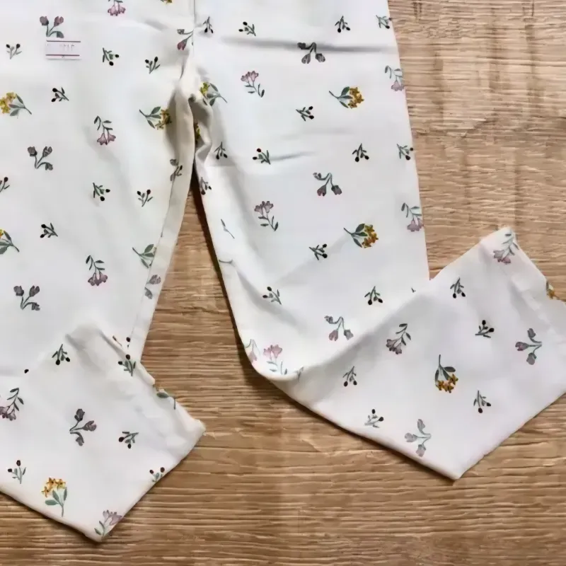 Legging con flores de colores