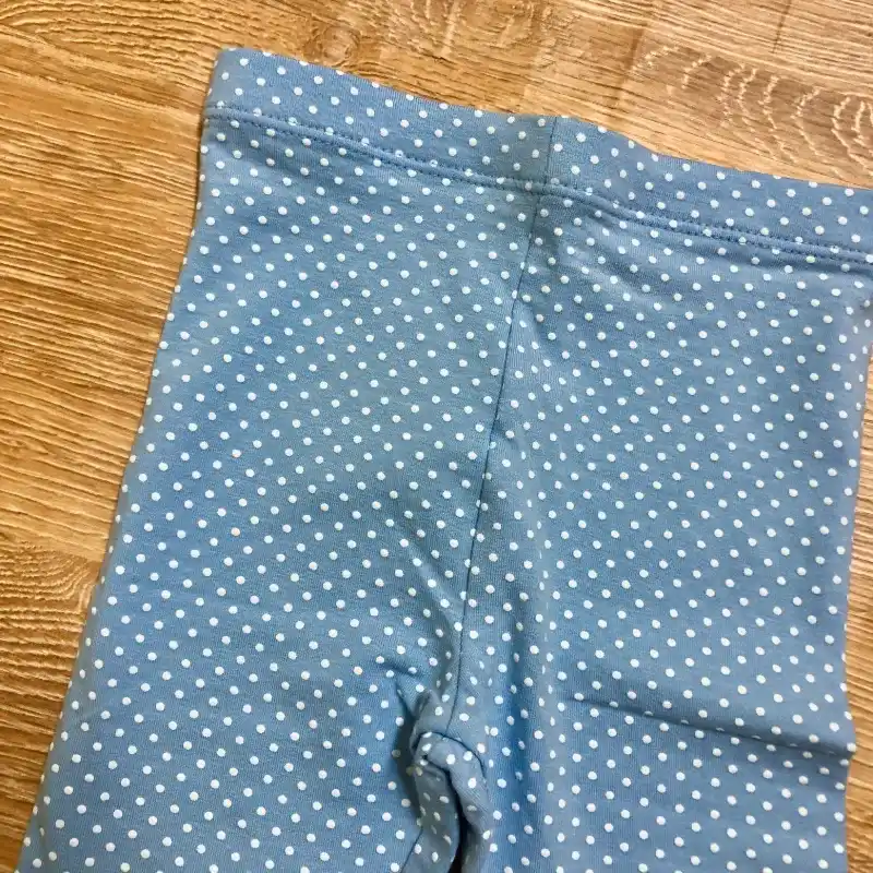 Leggins color azul con puntos blancos