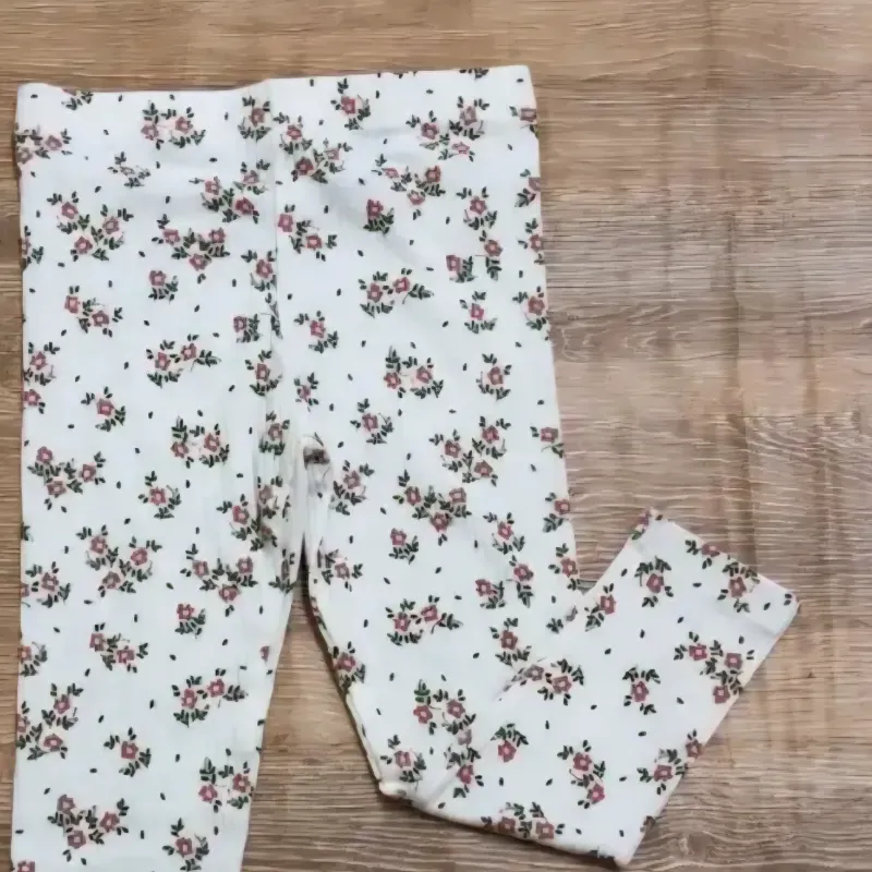Leggins color blanco con flores