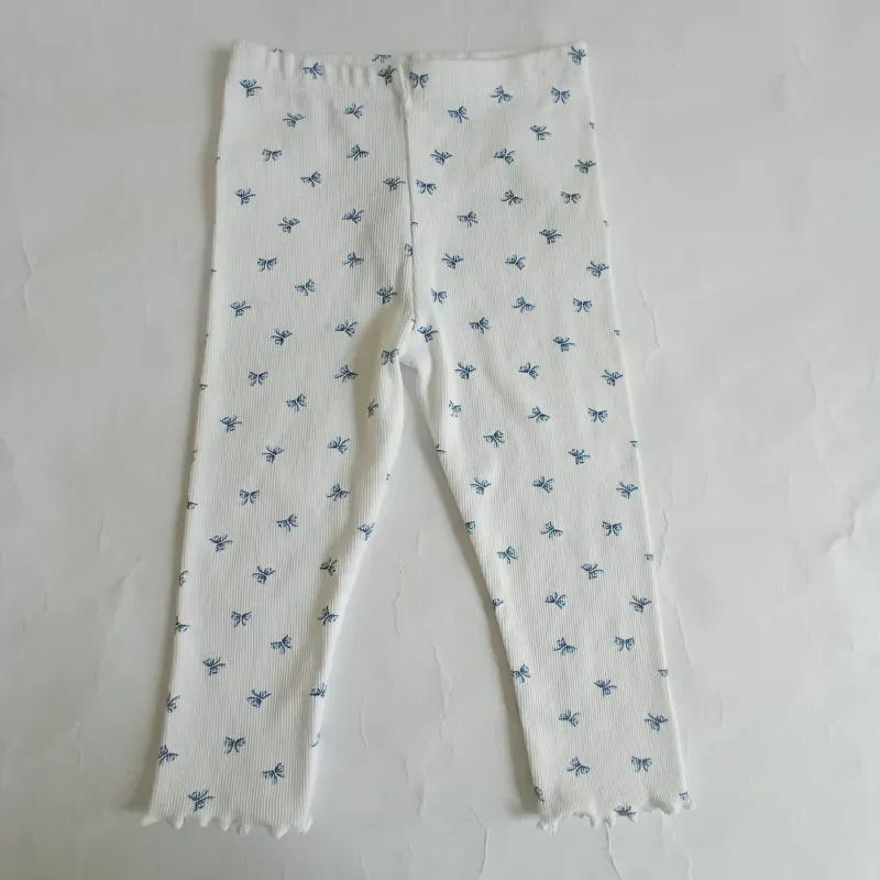 Leggins con lazos azules 