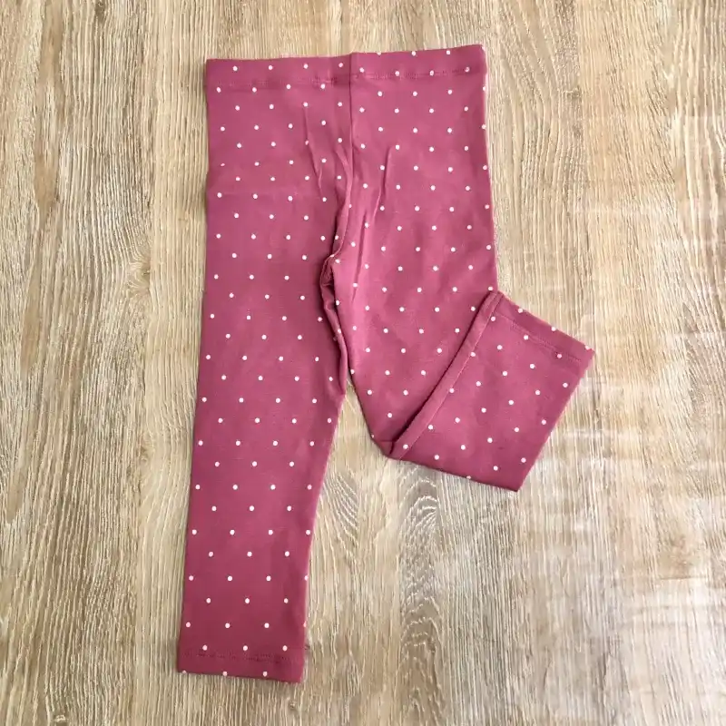 Leggins con puntos blancos