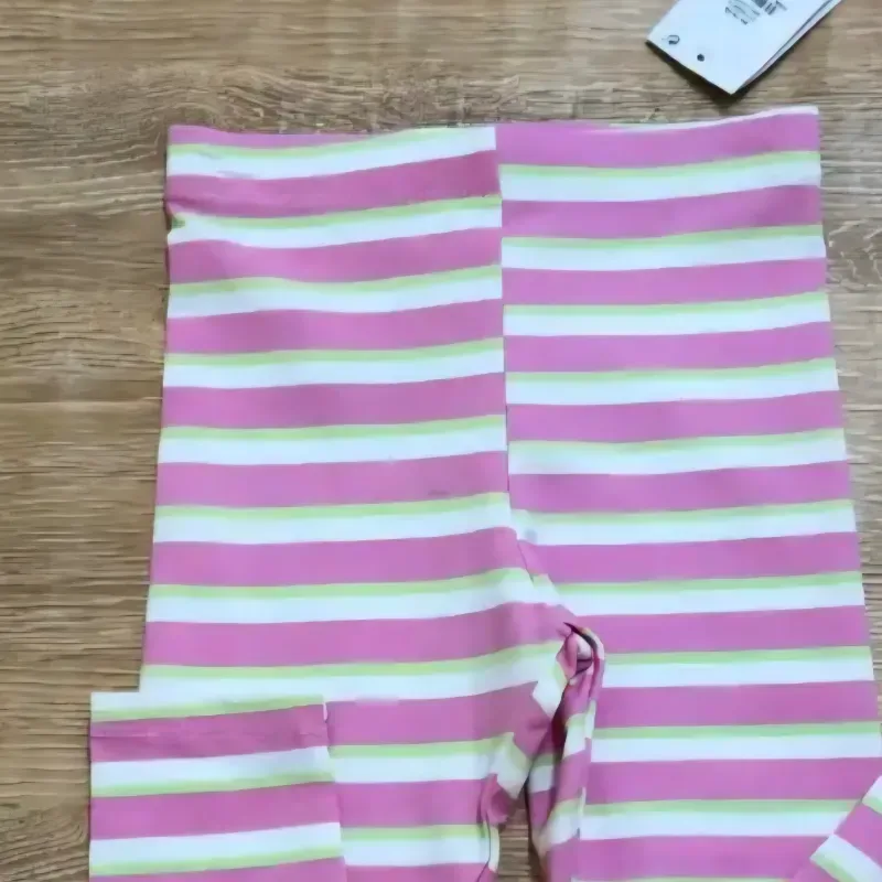 Leggins con rayas rosadas y verdes 