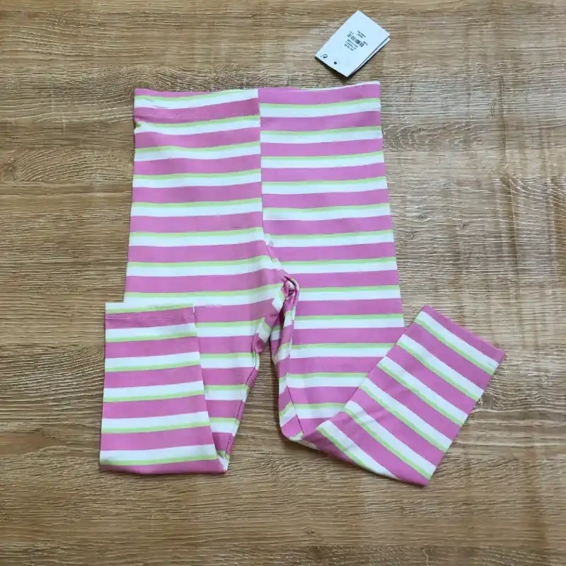 Leggins con rayas rosadas y verdes 