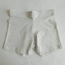 Leggins cortos color gris 