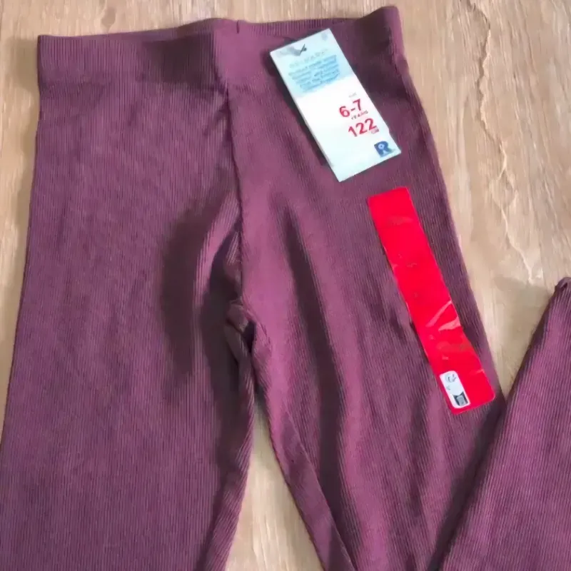 Leggins de canalé color rojo vino
