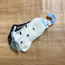 Medias con corazones negros 